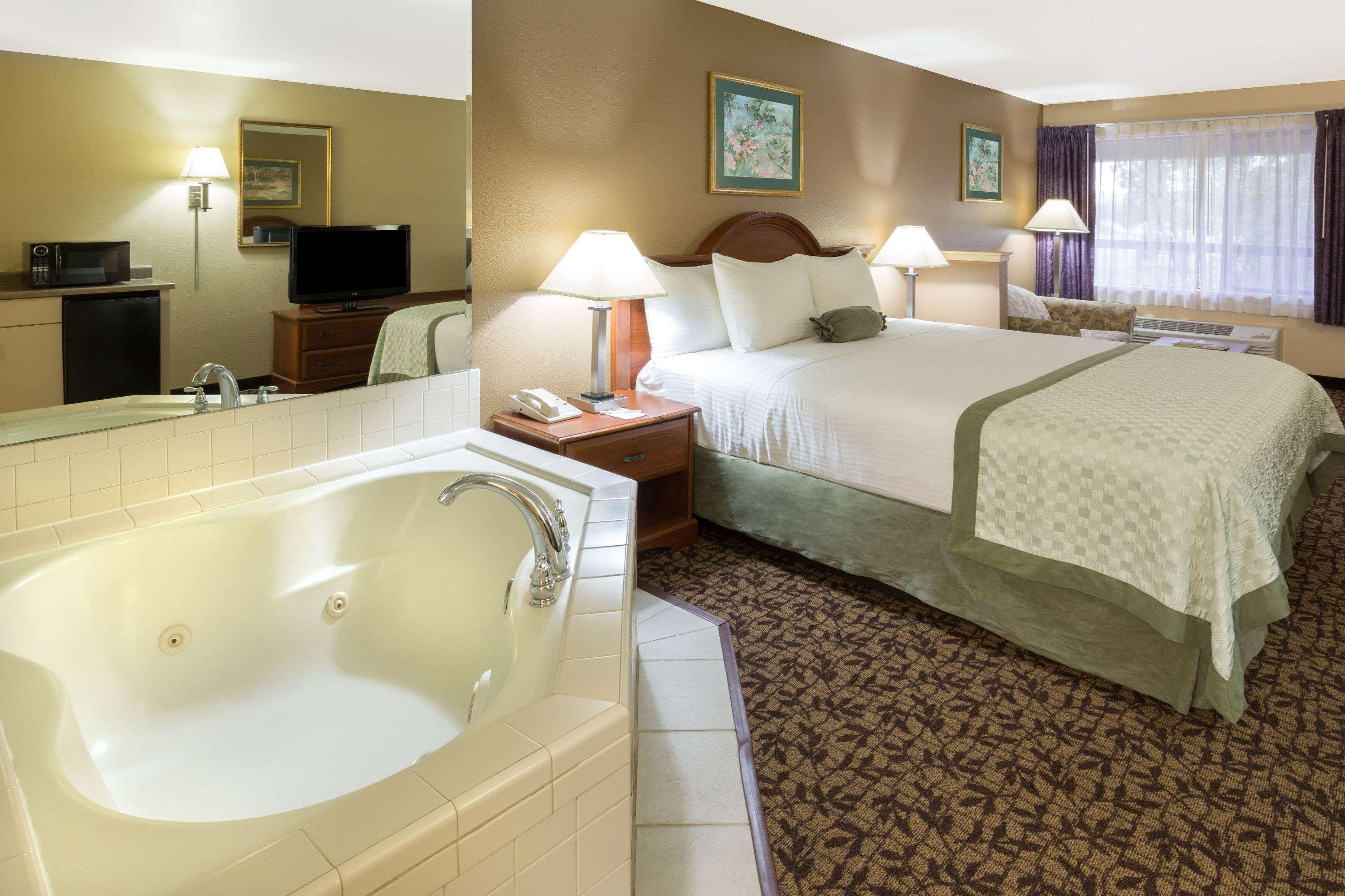 Hawthorn Suites By Wyndham Napa Valley Exterior photo